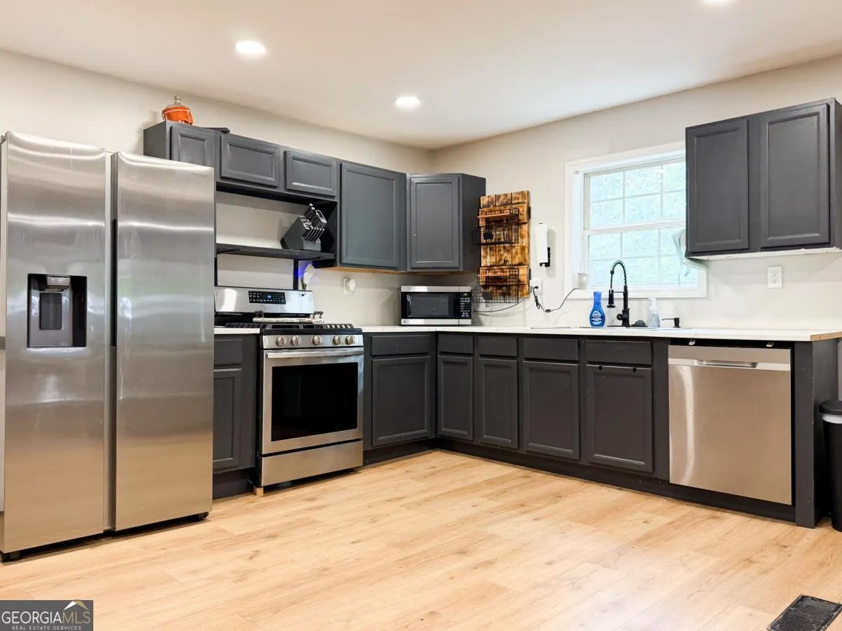 7072 Cantrell Rd — photo 10 of 17