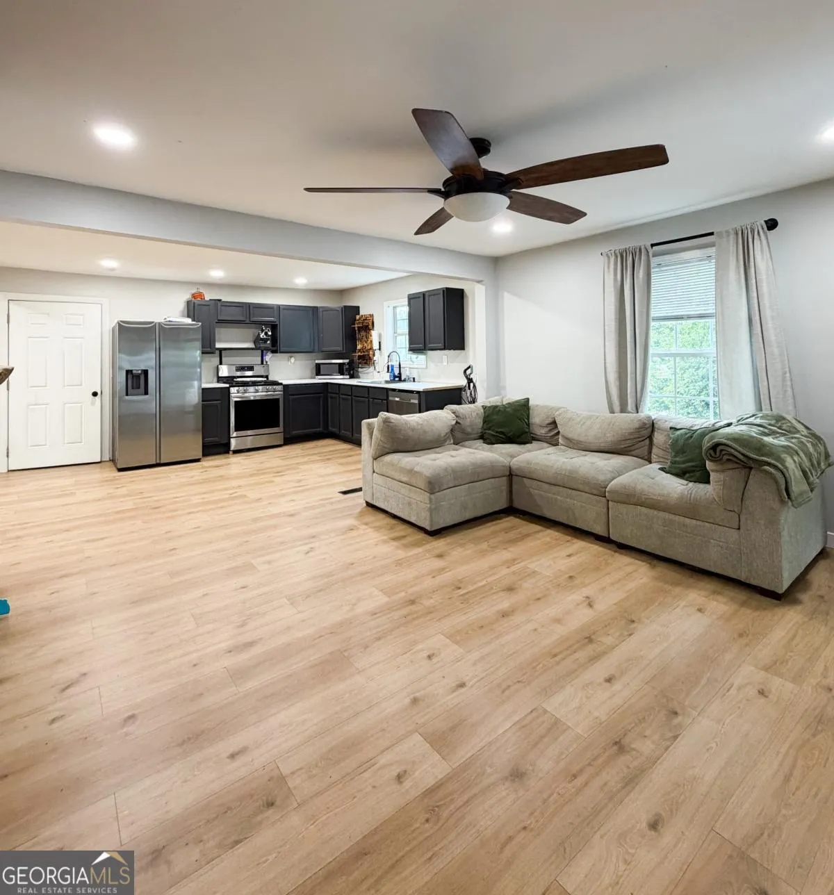 7072 Cantrell Rd — photo 11 of 17