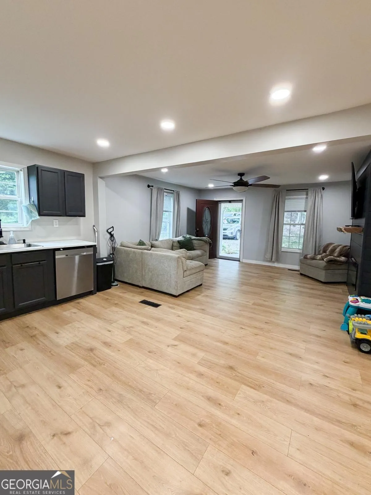 7072 Cantrell Rd — photo 14 of 17