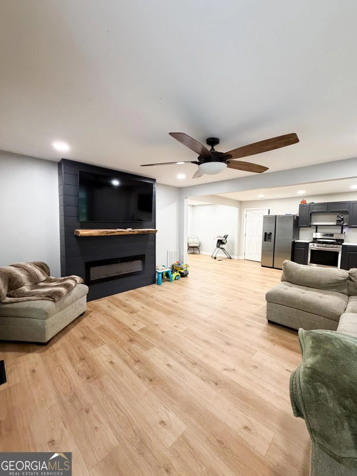 7072 Cantrell Rd — photo 12 of 17