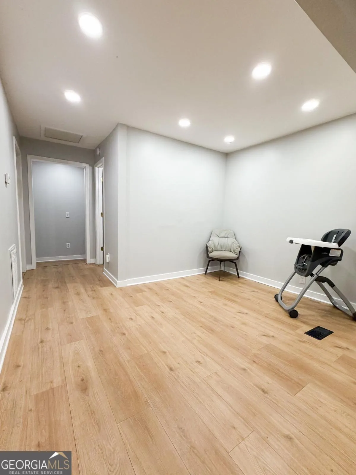 7072 Cantrell Rd — photo 13 of 17