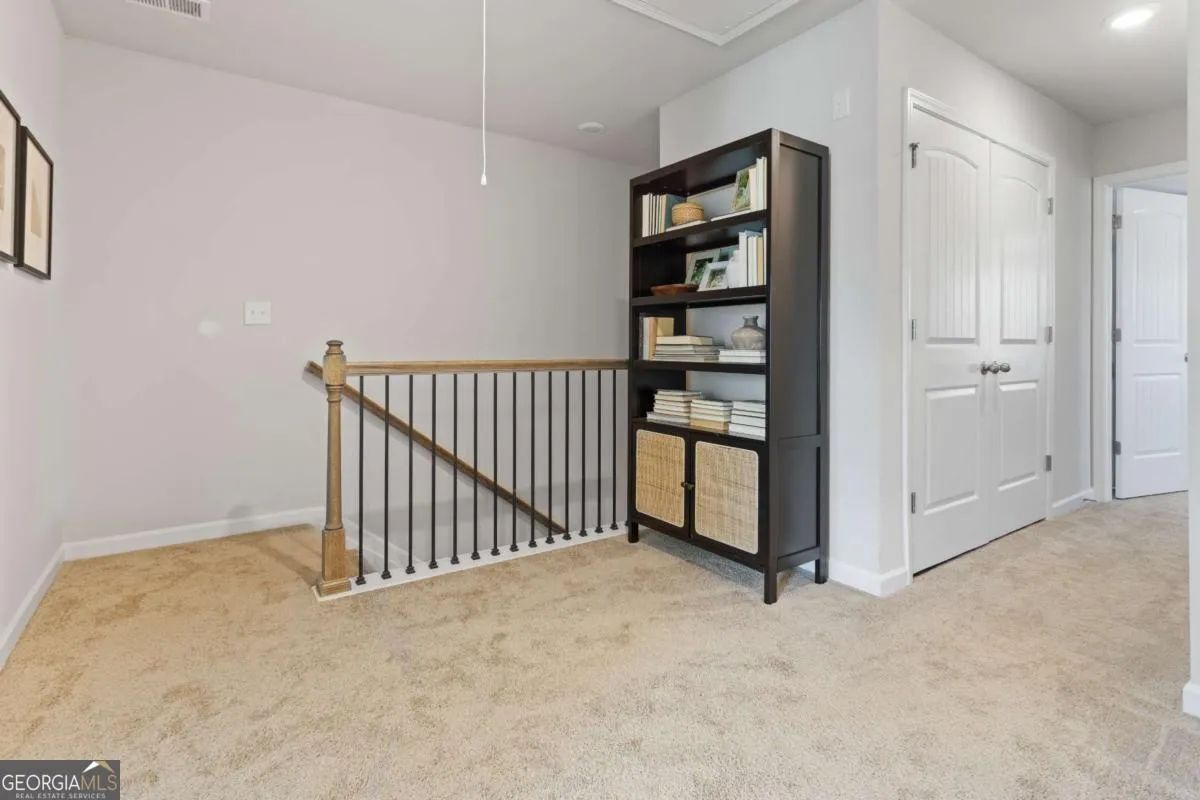 122 Meadowview Dr — photo 5 of 26