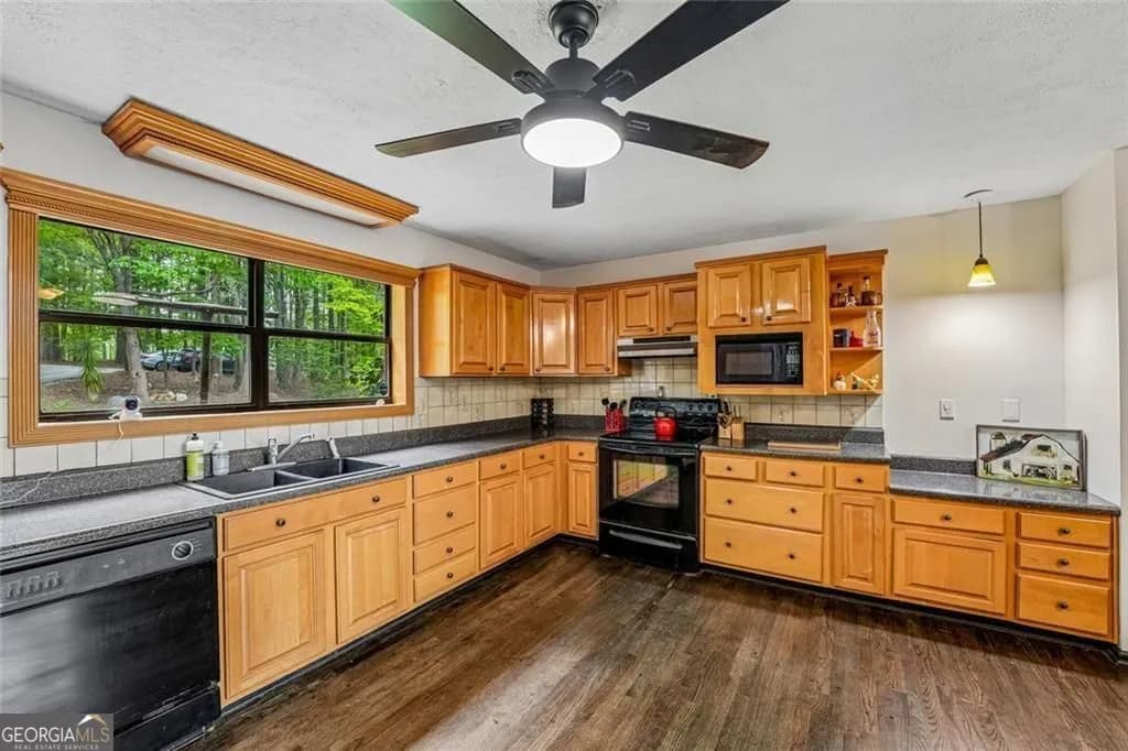 8137 Jenkins Rd — photo 4 of 58