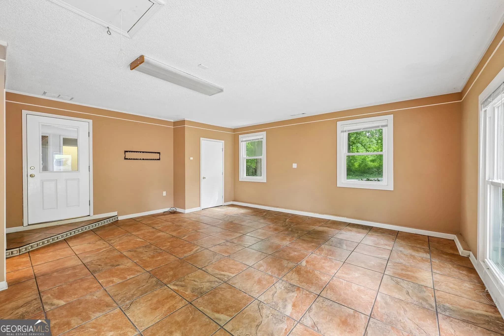 232 E Miles Rd — photo 11 of 51