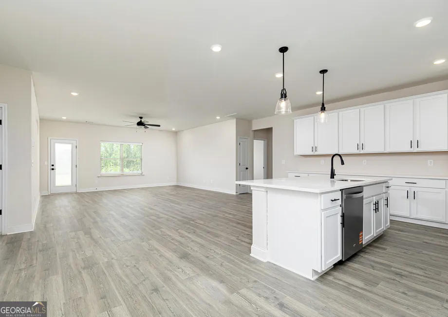 132 Cantrell Dr — photo 10 of 17
