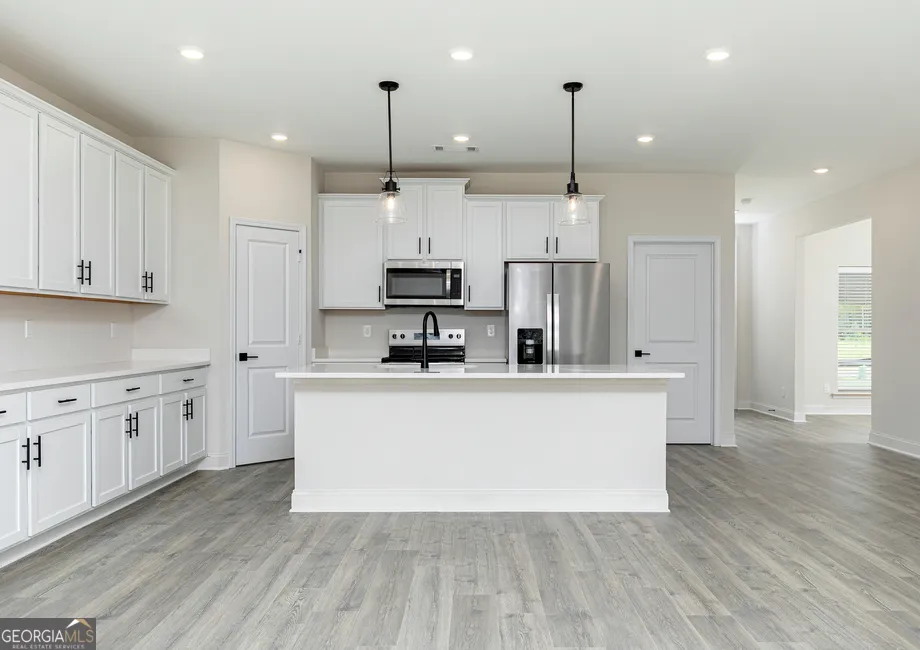 132 Cantrell Dr — photo 11 of 17