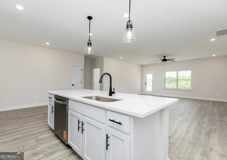 132 Cantrell Dr — photo 12 of 17