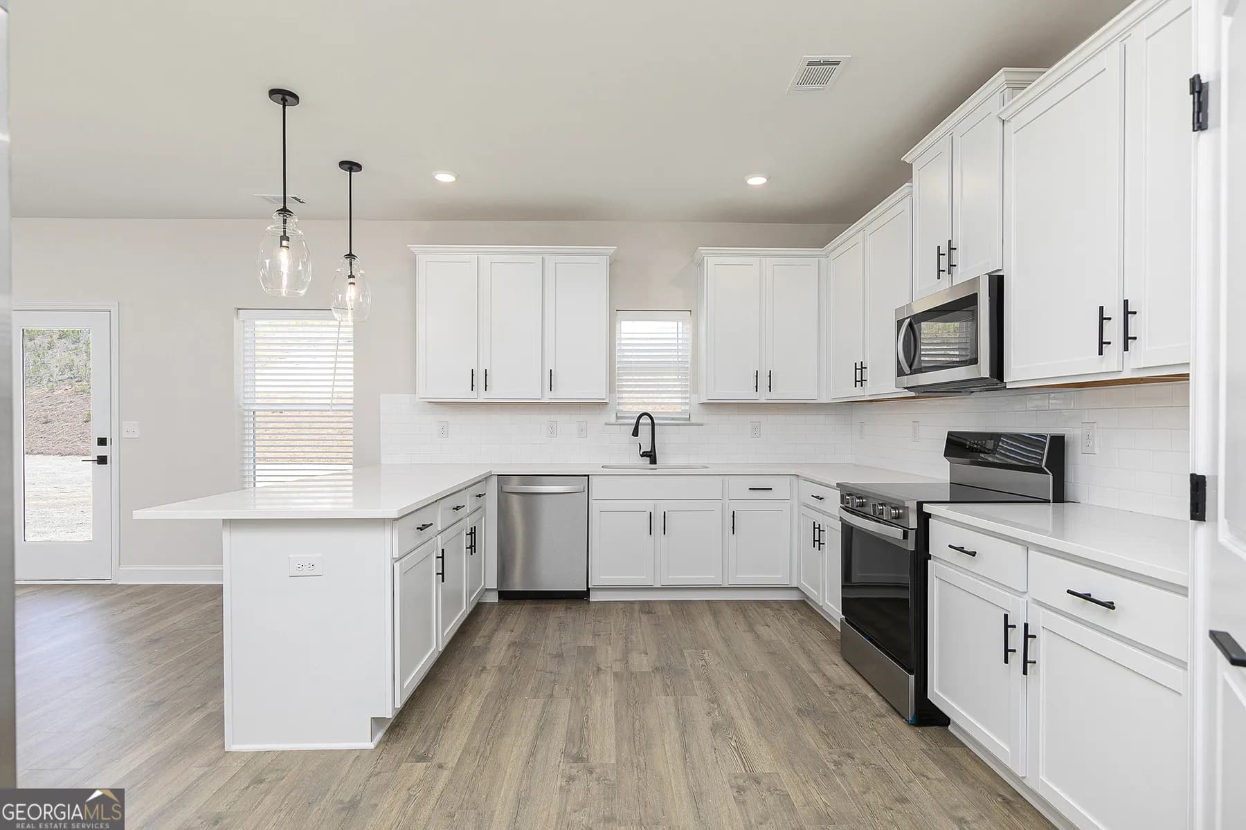 568 Cantrell Dr — photo 11 of 15