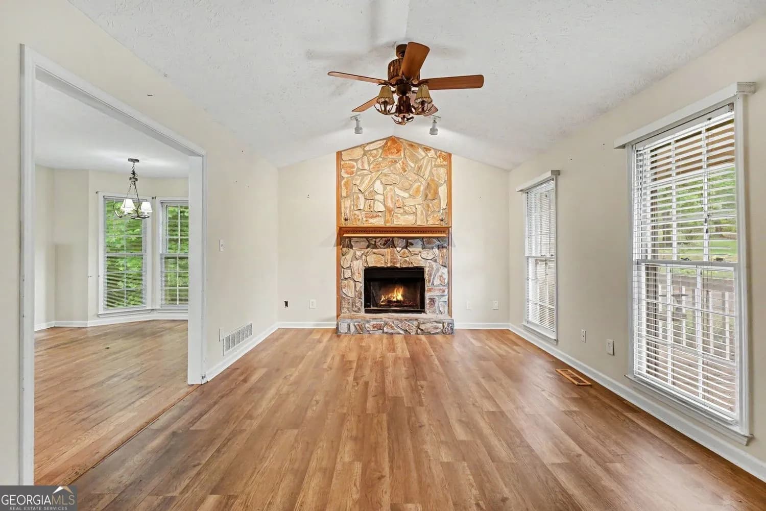 176 Deerfield Dr — photo 2 of 20