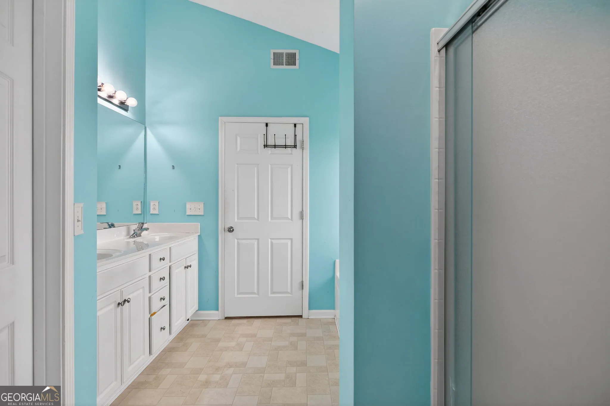 310 Berkley Dr — photo 4 of 27