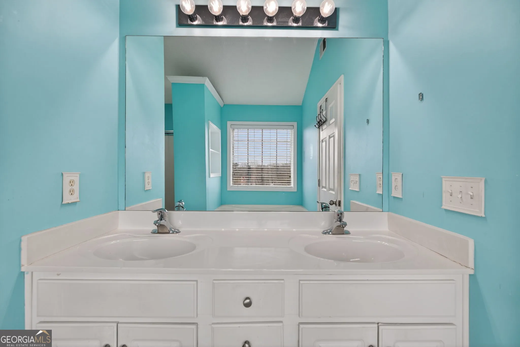 310 Berkley Dr — photo 6 of 27