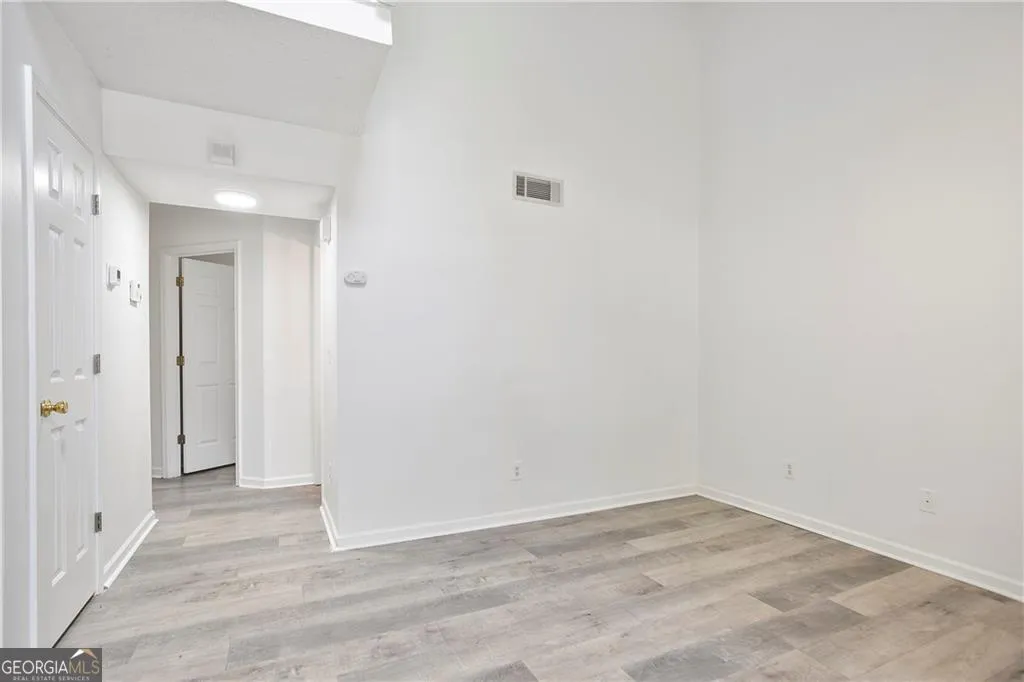 6712 Lakewood Dr — photo 17 of 20