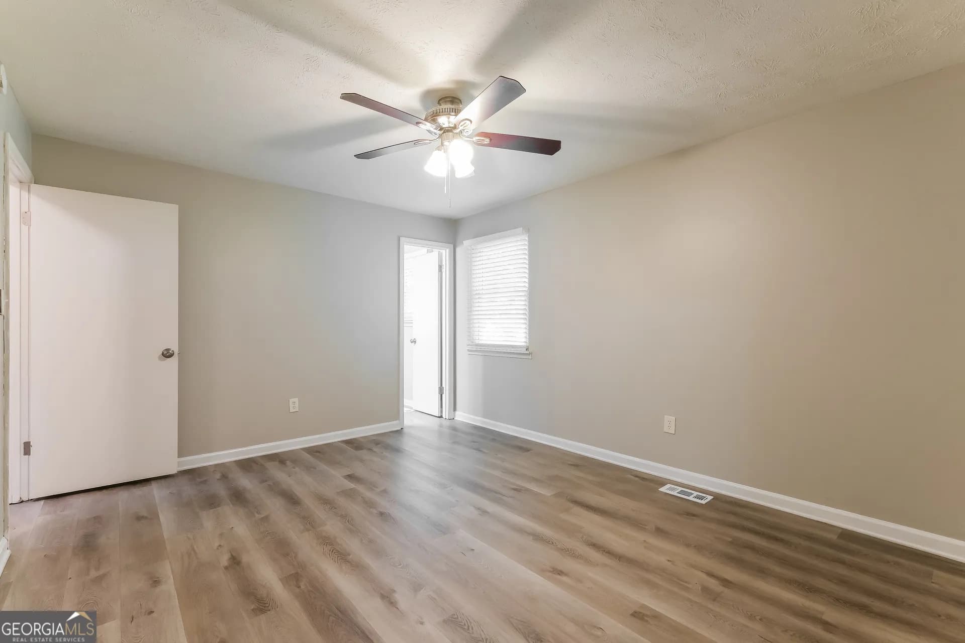 2852 Melanie Ln — photo 4 of 15
