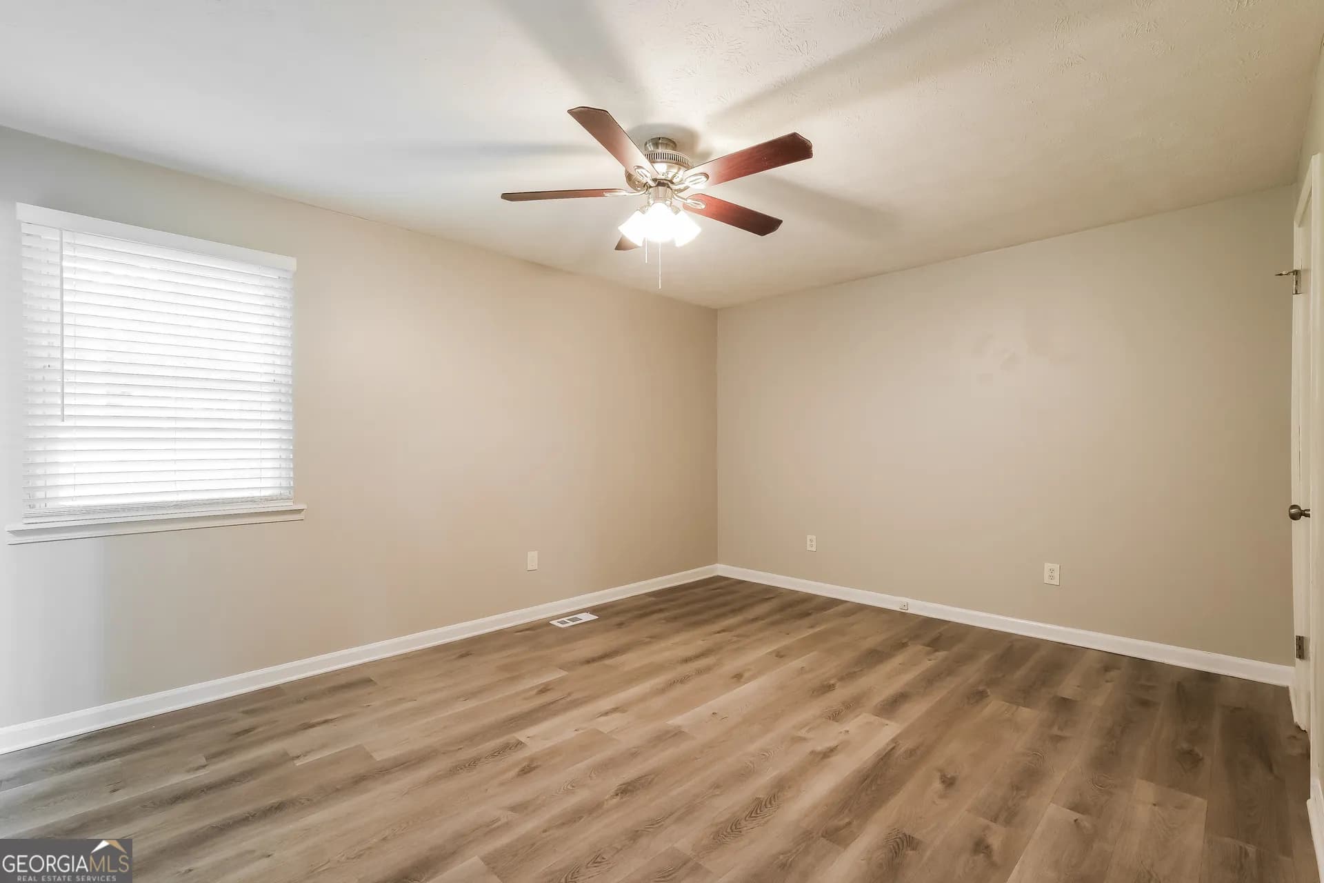 2852 Melanie Ln — photo 5 of 15