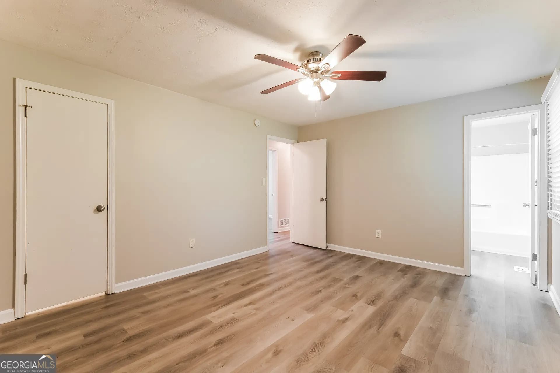 2852 Melanie Ln — photo 3 of 15