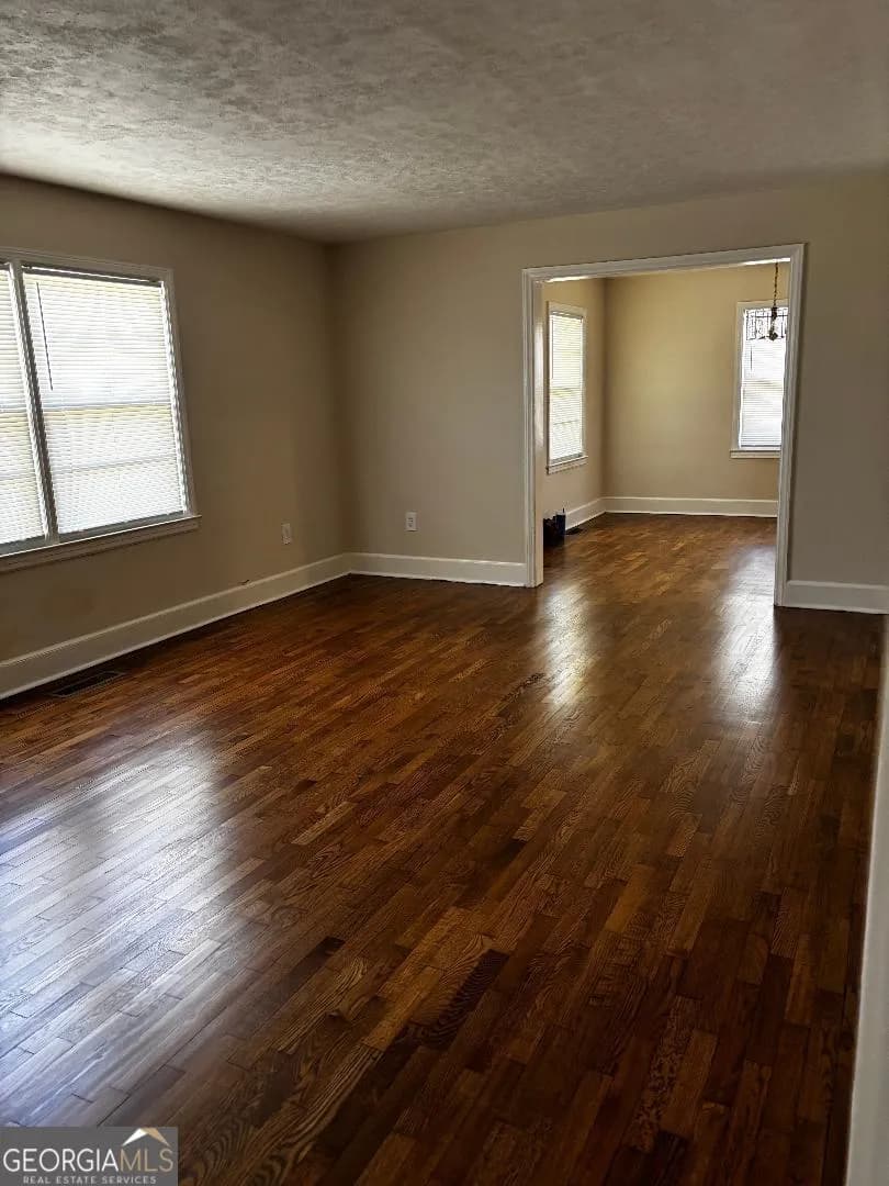 1365 Stewart St — photo 4 of 11