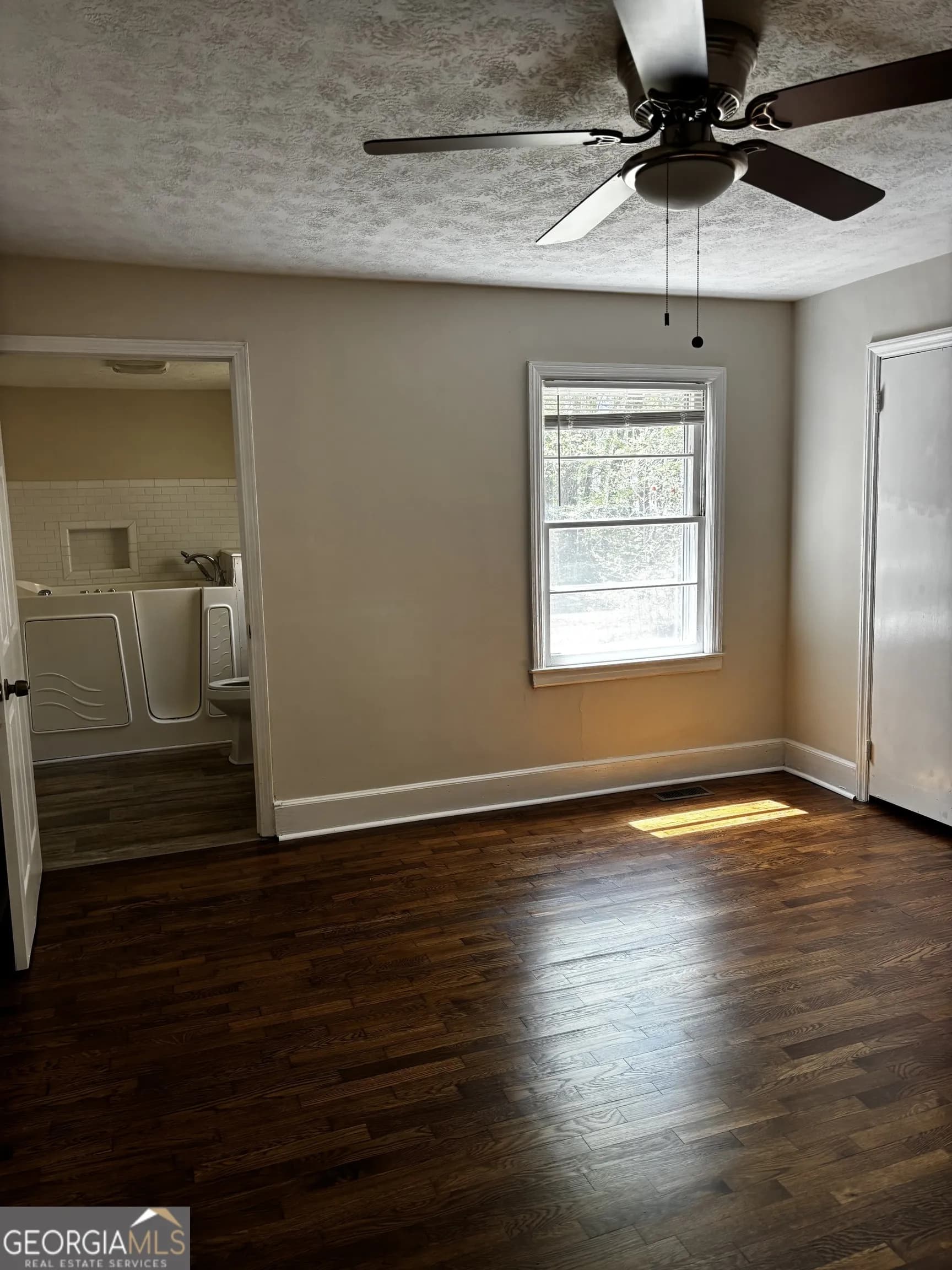1365 Stewart St — photo 3 of 11