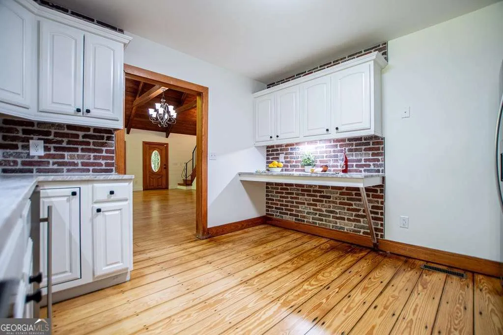 695 N Jonesville Rd — photo 9 of 54