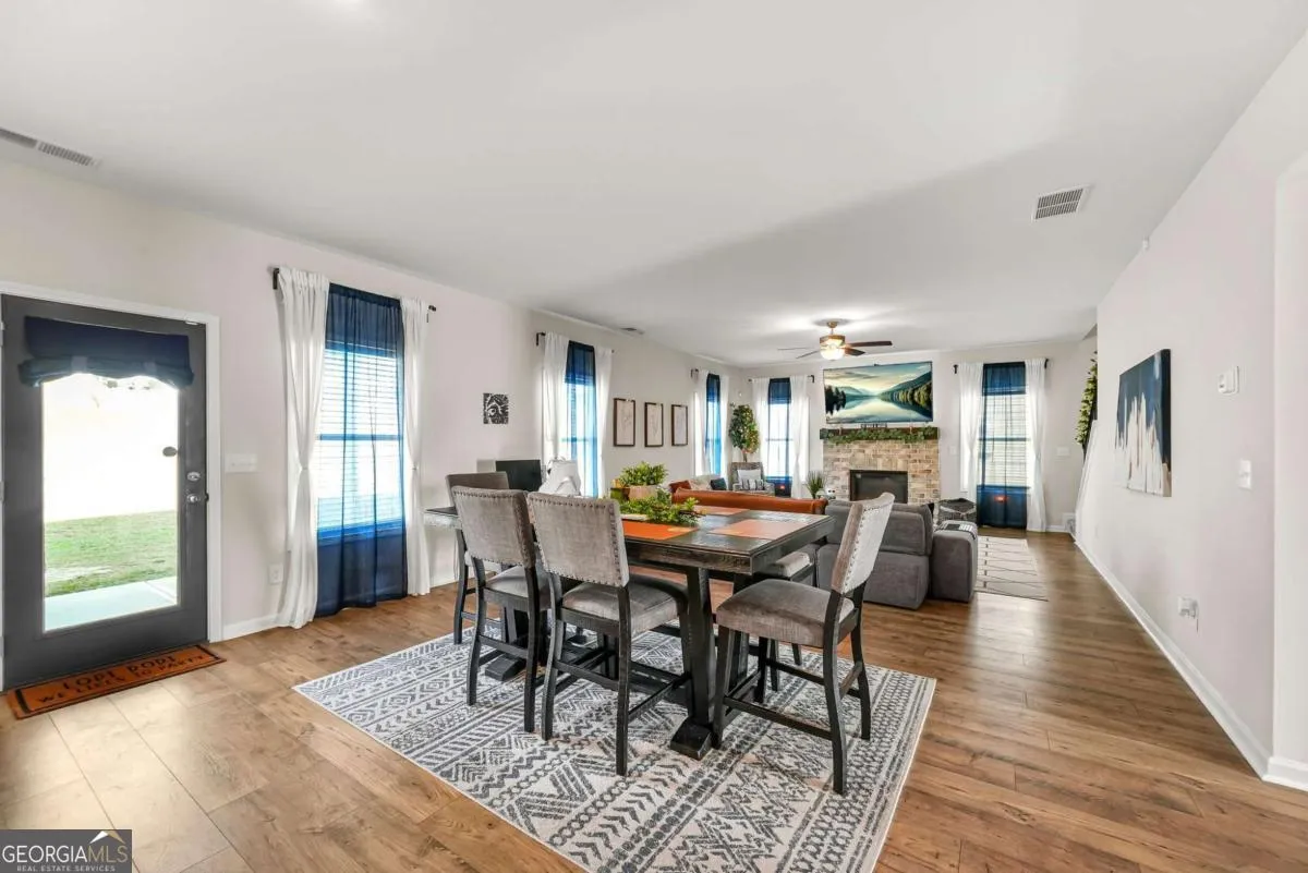 106 Kingston Cir — photo 4 of 36