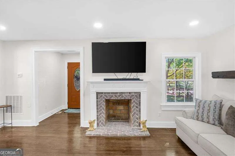 8247 Eunice St — photo 4 of 54