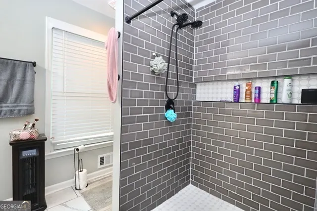 5566 Fisherman Ct — photo 8 of 36