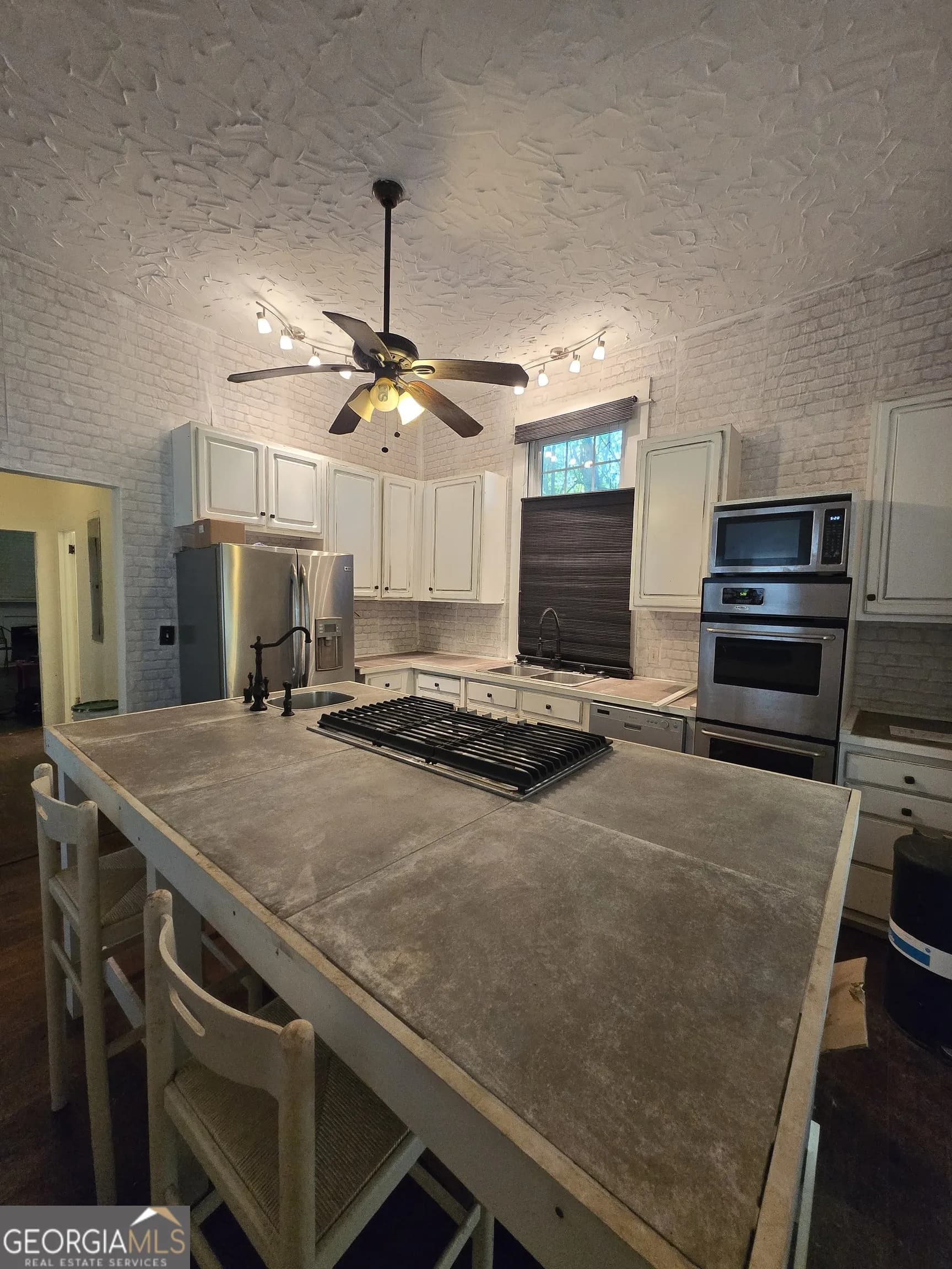 246 Newnan St — photo 9 of 38