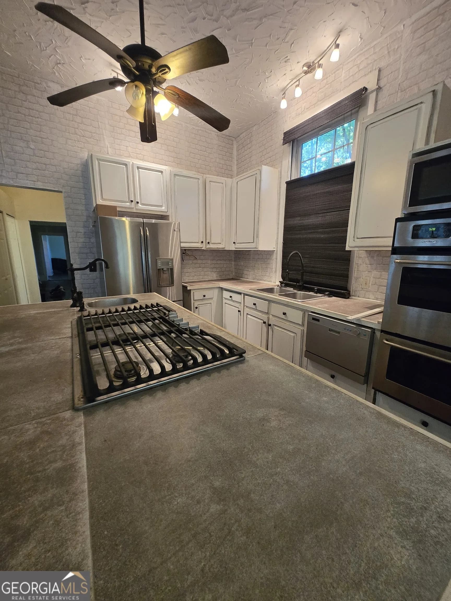 246 Newnan St — photo 10 of 38