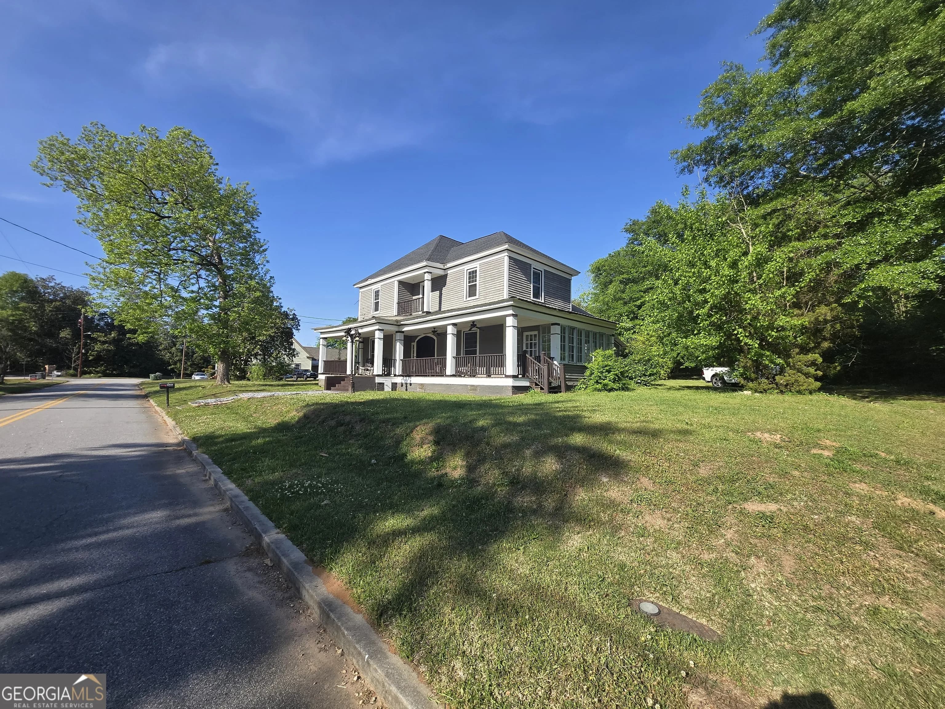 246 Newnan St — photo 2 of 38
