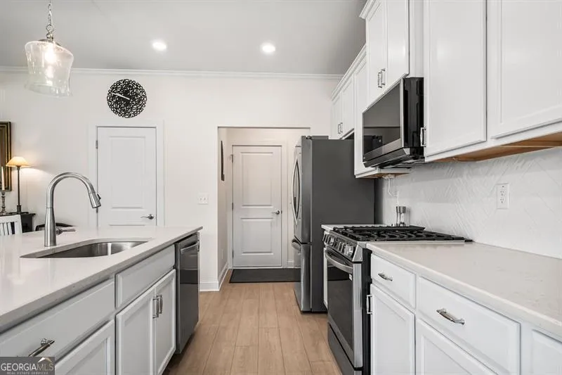 204 Mountain Ashe Ln — photo 17 of 31