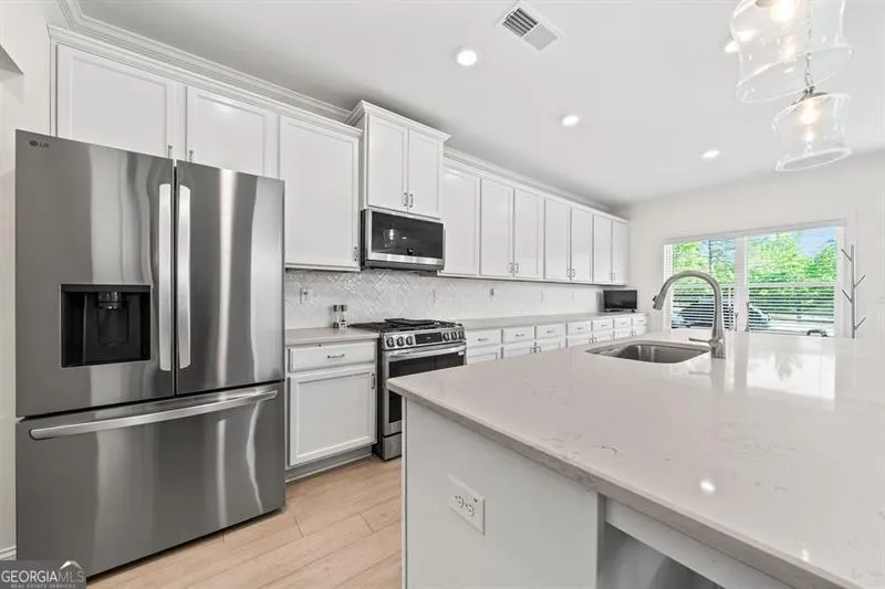 204 Mountain Ashe Ln — photo 7 of 31
