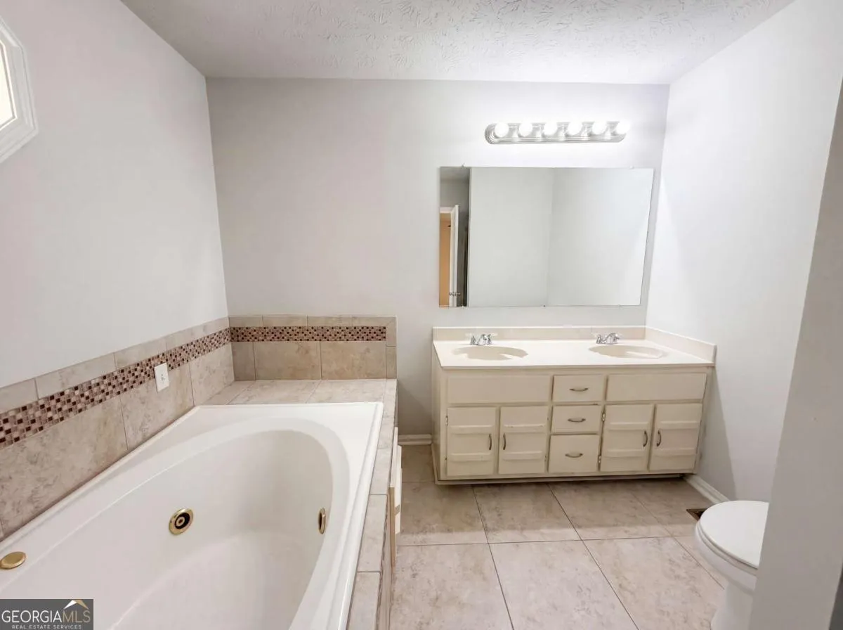 241 Daniel Rd — photo 10 of 26