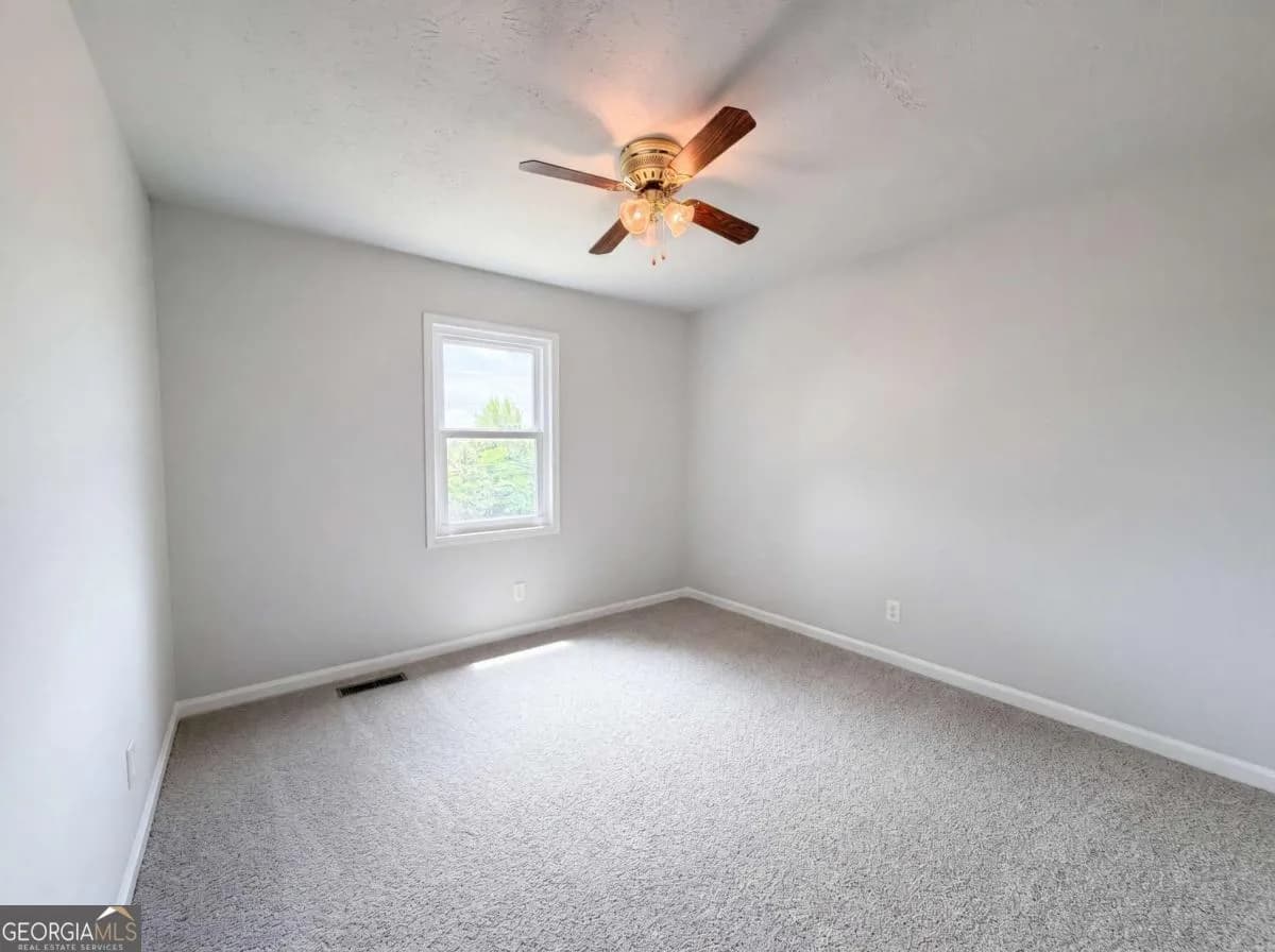 241 Daniel Rd — photo 5 of 26