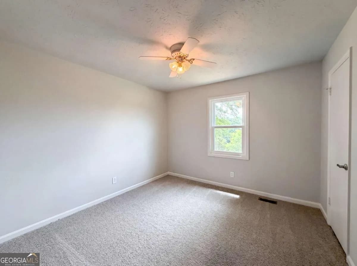 241 Daniel Rd — photo 4 of 26