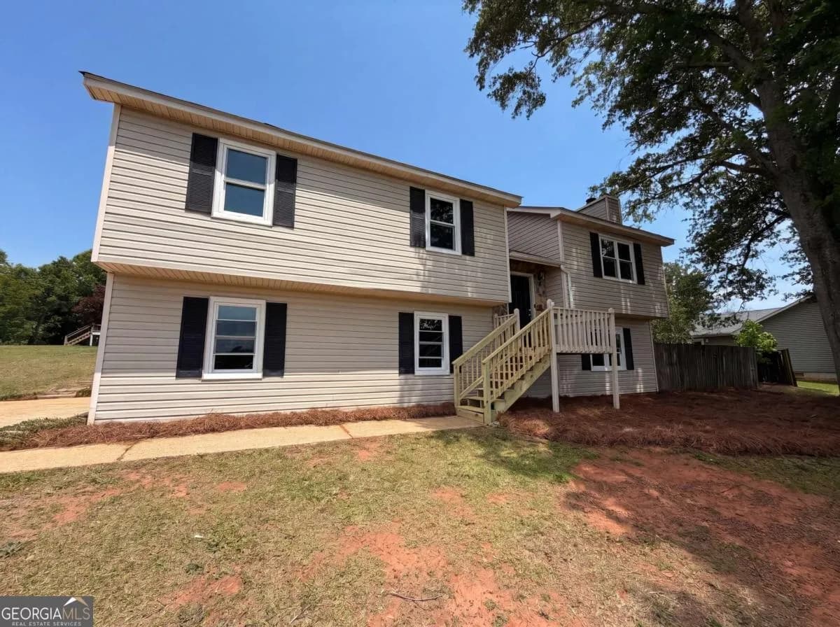241 Daniel Rd — photo 2 of 26