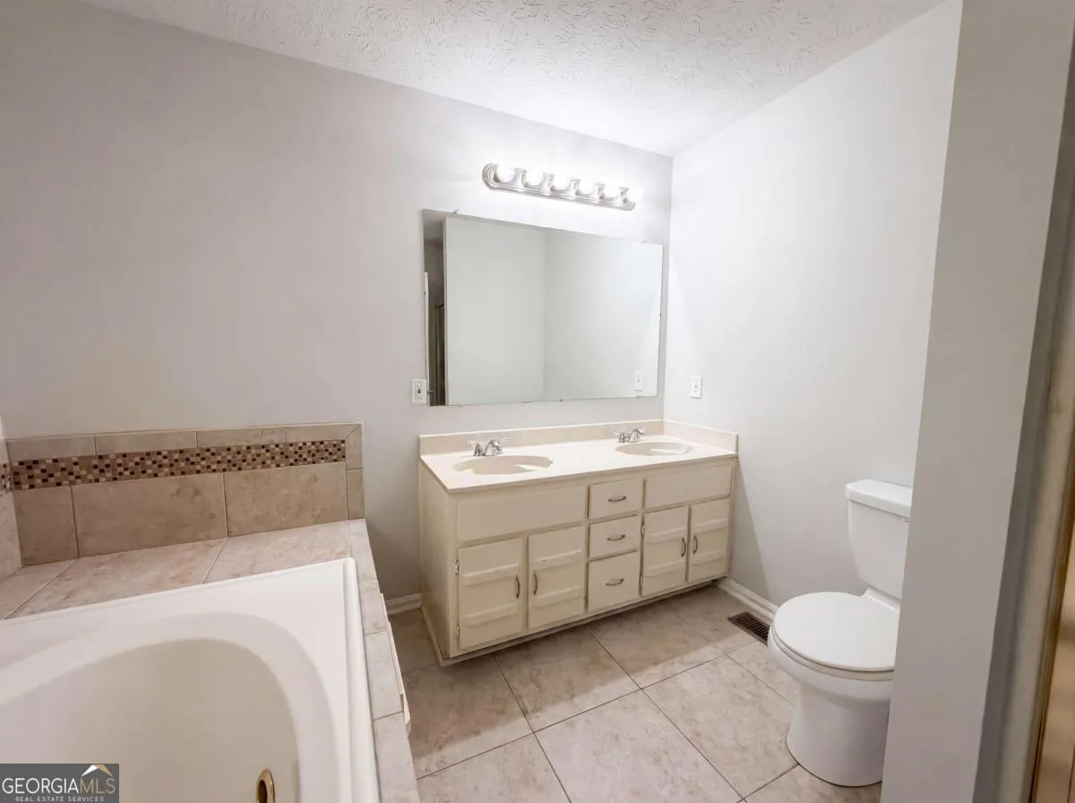 241 Daniel Rd — photo 11 of 26
