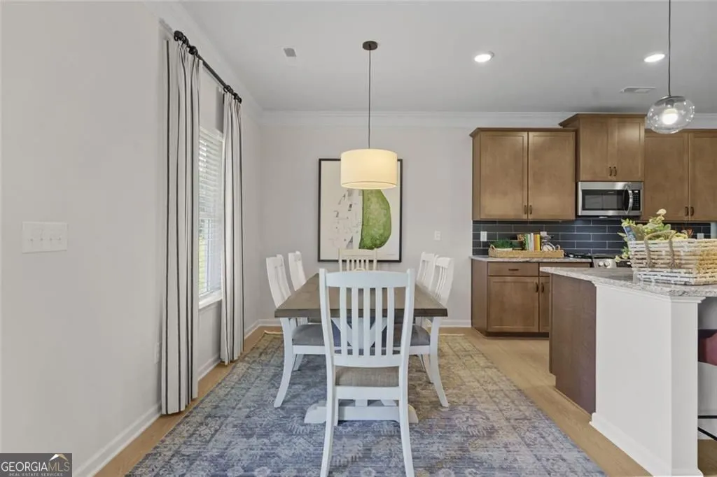 702 Sinclair Ln — photo 3 of 46