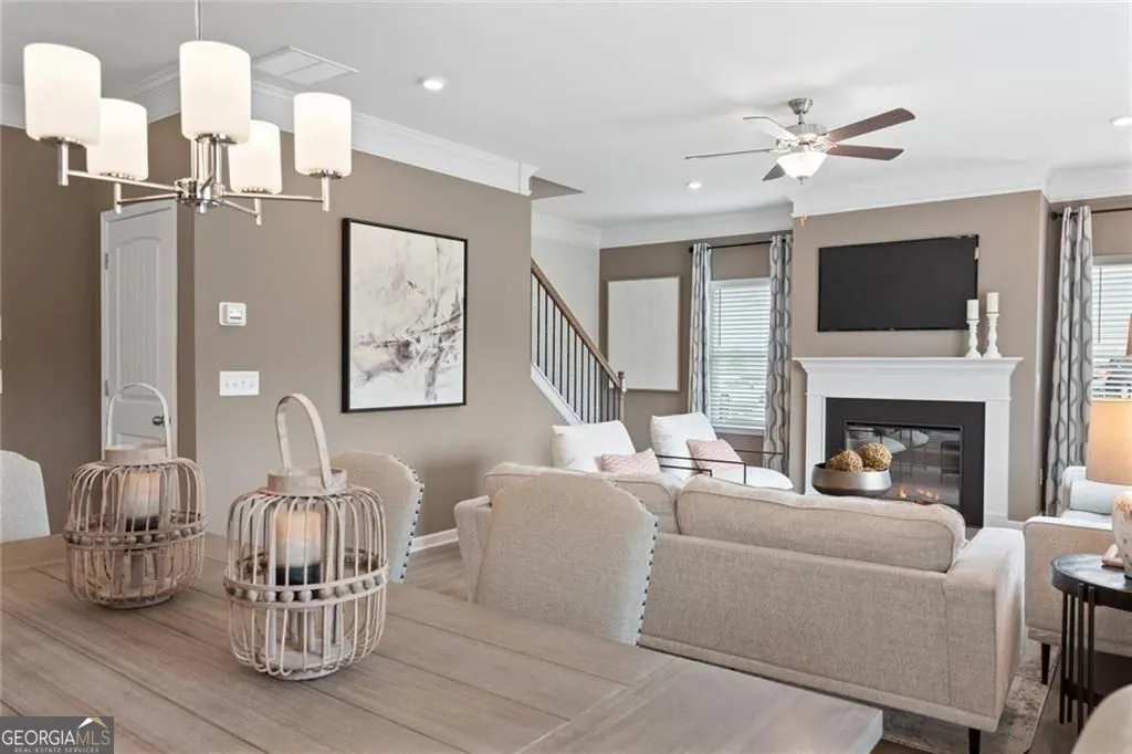 701 Sinclair Ln — photo 6 of 46