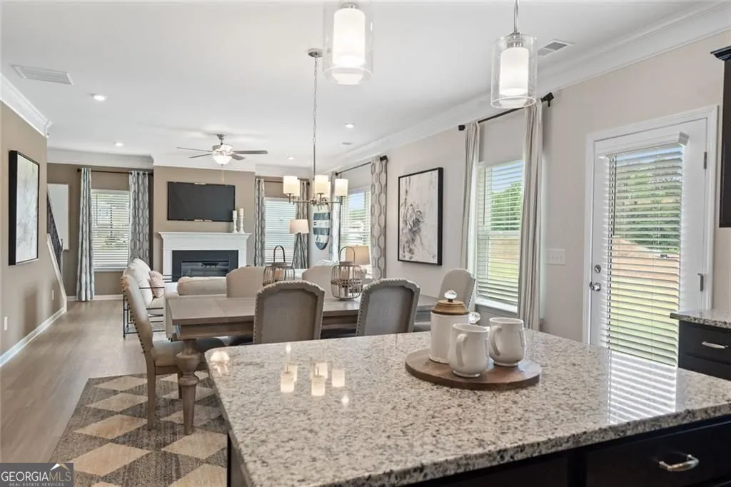 701 Sinclair Ln — photo 9 of 46