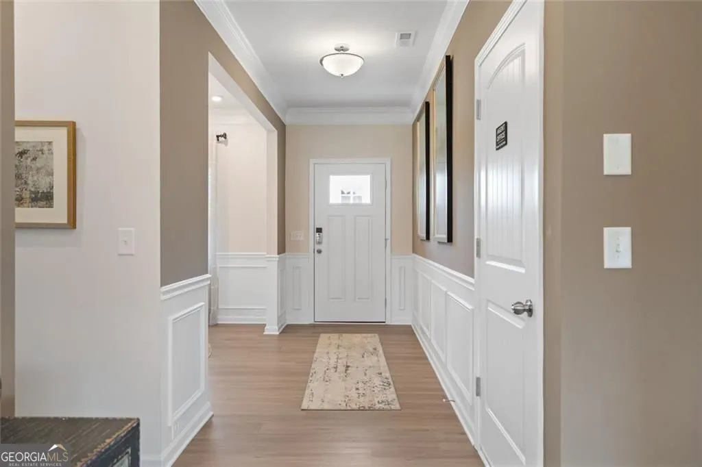 701 Sinclair Ln — photo 13 of 46