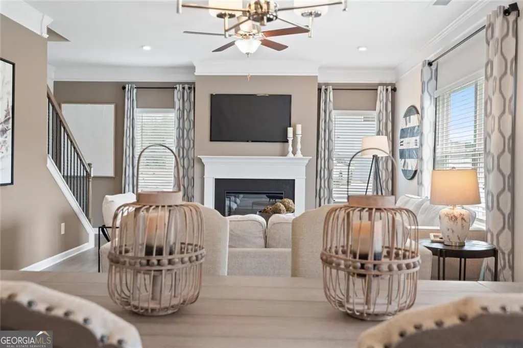 701 Sinclair Ln — photo 12 of 46