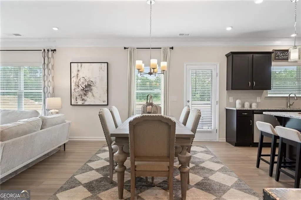 701 Sinclair Ln — photo 3 of 46