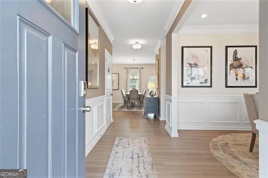 701 Sinclair Ln — photo 2 of 46