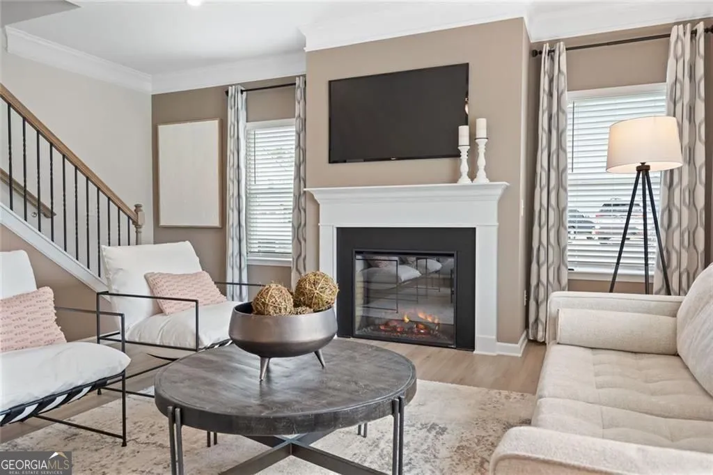 701 Sinclair Ln — photo 14 of 46