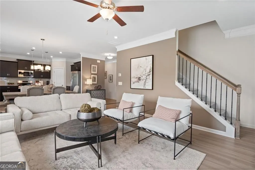701 Sinclair Ln — photo 17 of 46