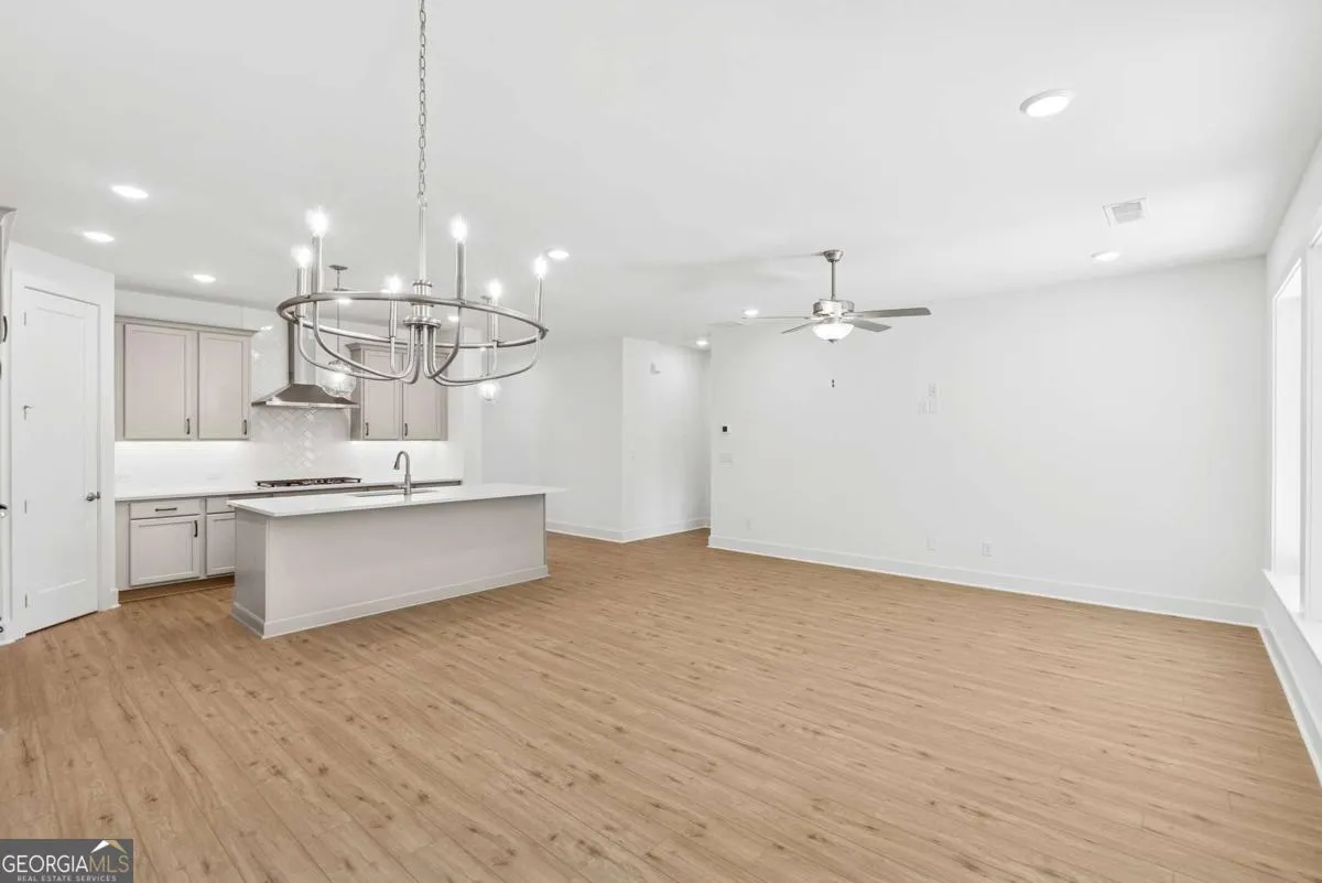 580 Barnfield Way — photo 3 of 18