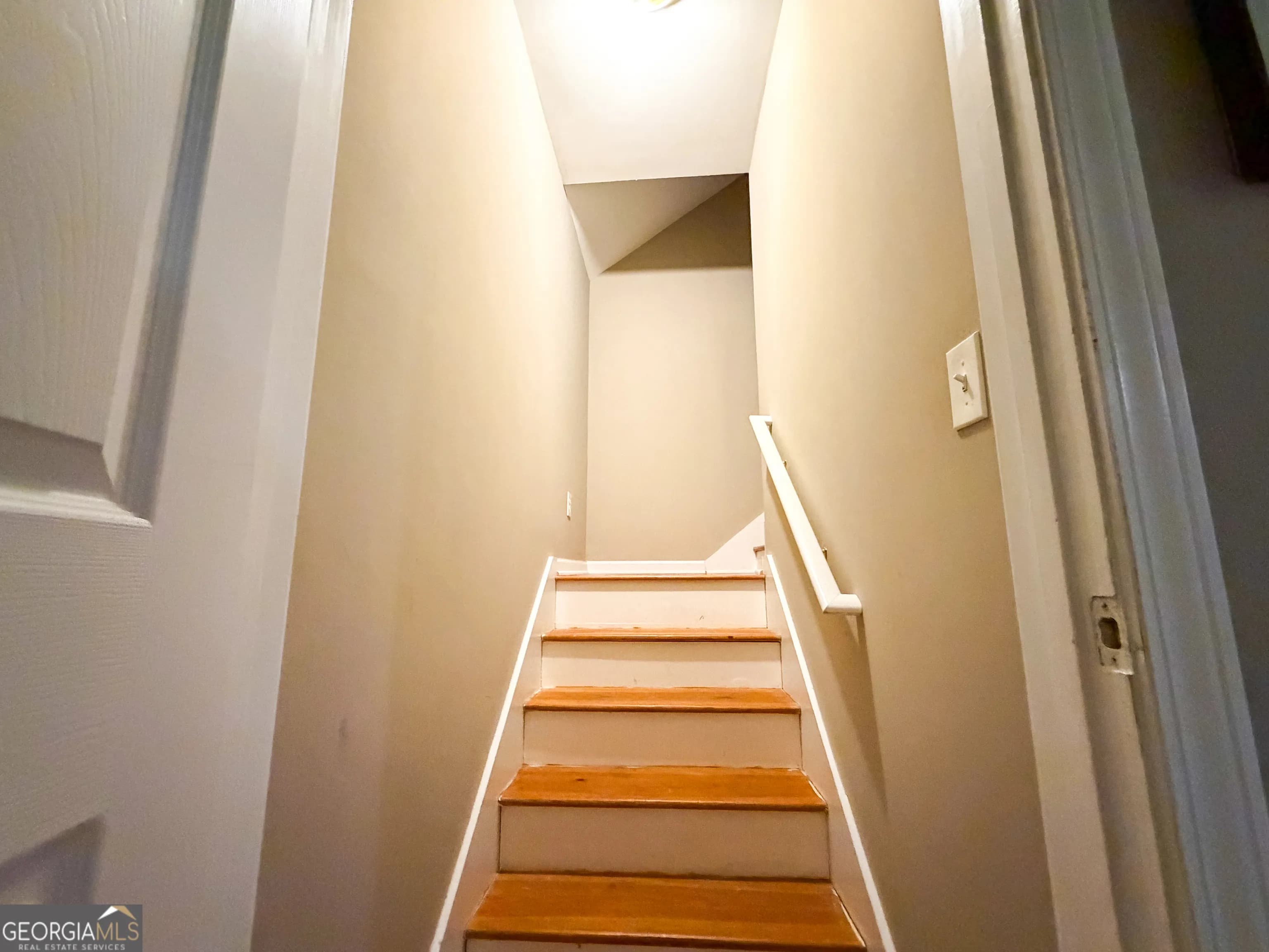 194 Charleston Ave — photo 15 of 32
