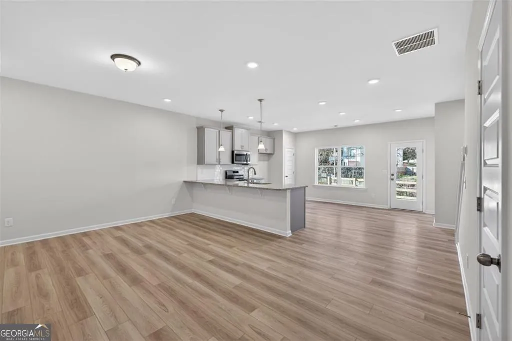 312 Caroline Pl — photo 2 of 28