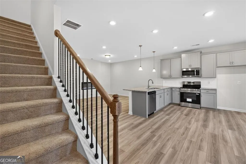 312 Caroline Pl — photo 4 of 28