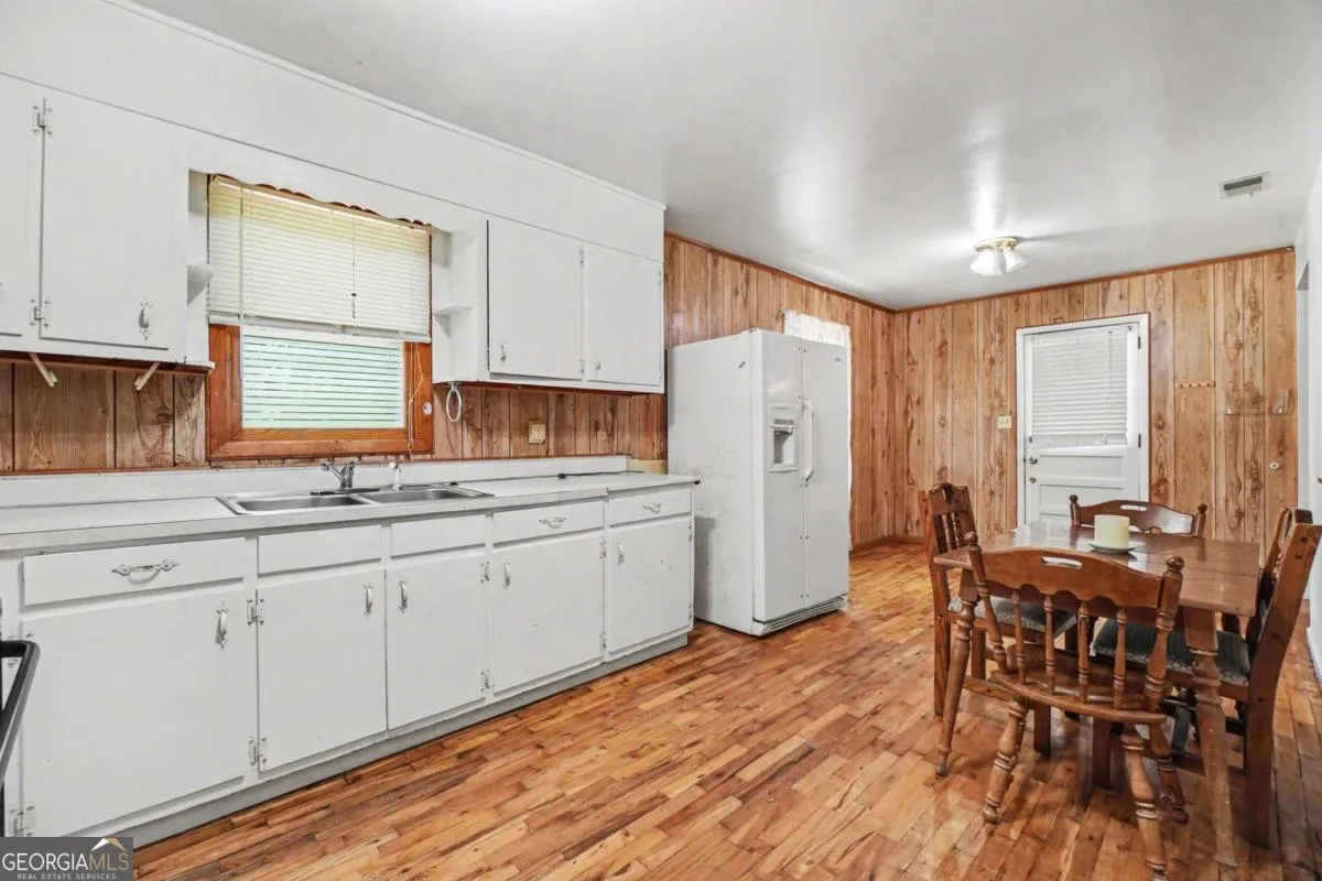 3944 Fairburn Rd — photo 18 of 21