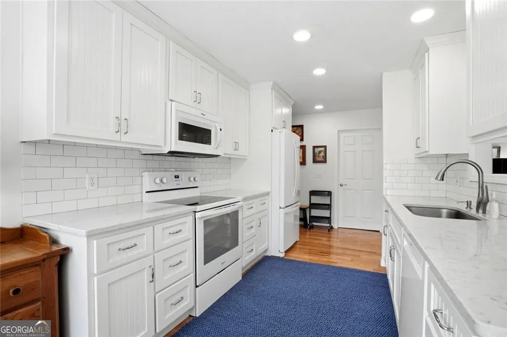4209 Green Ct — photo 3 of 29